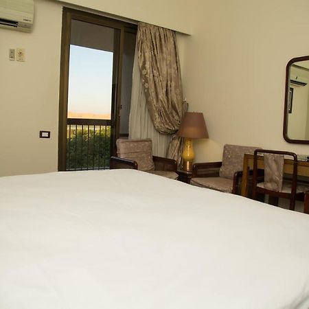 Mg Nefertiti Hotel 알 미니아 외부 사진