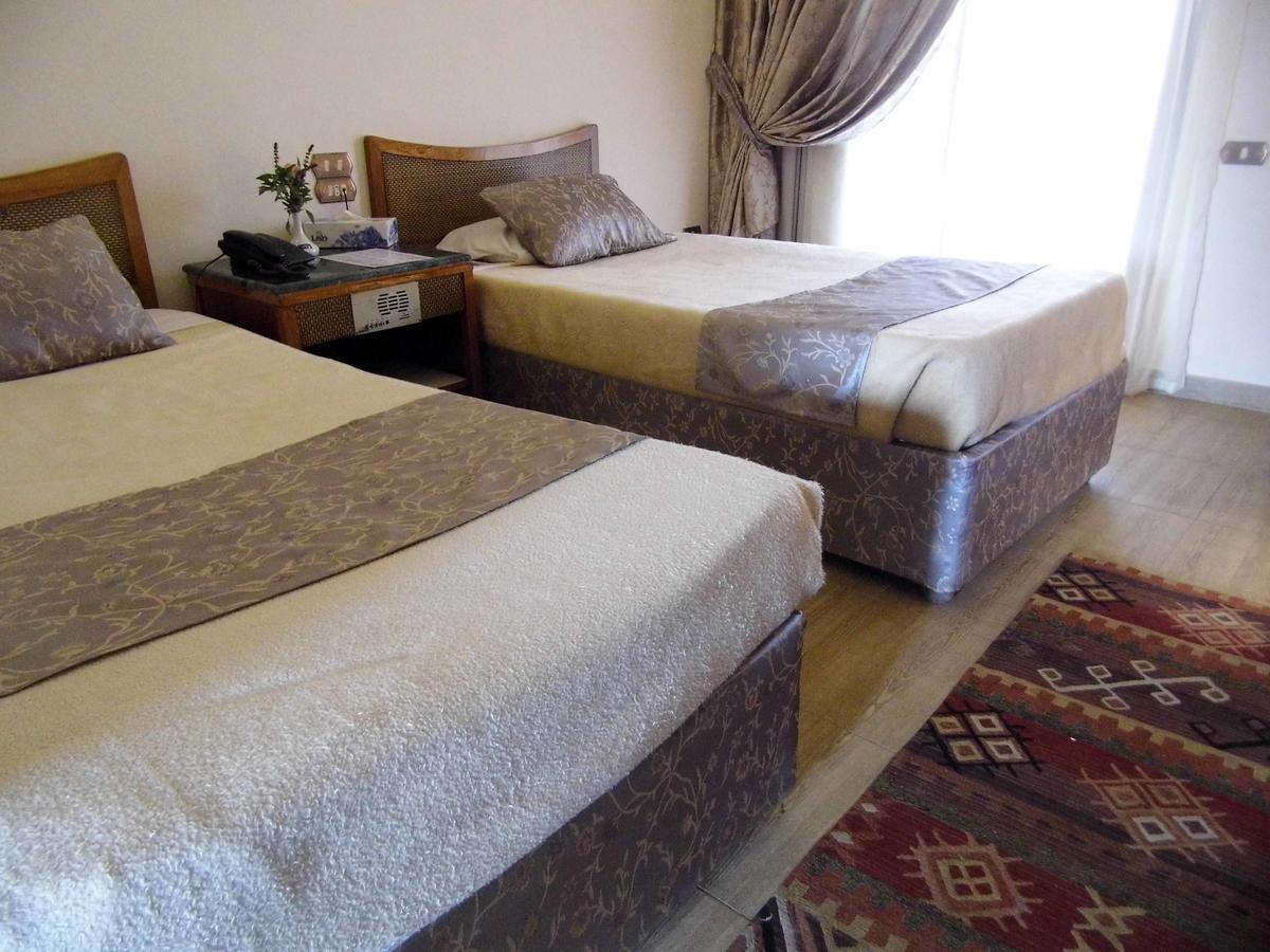 Mg Nefertiti Hotel 알 미니아 외부 사진