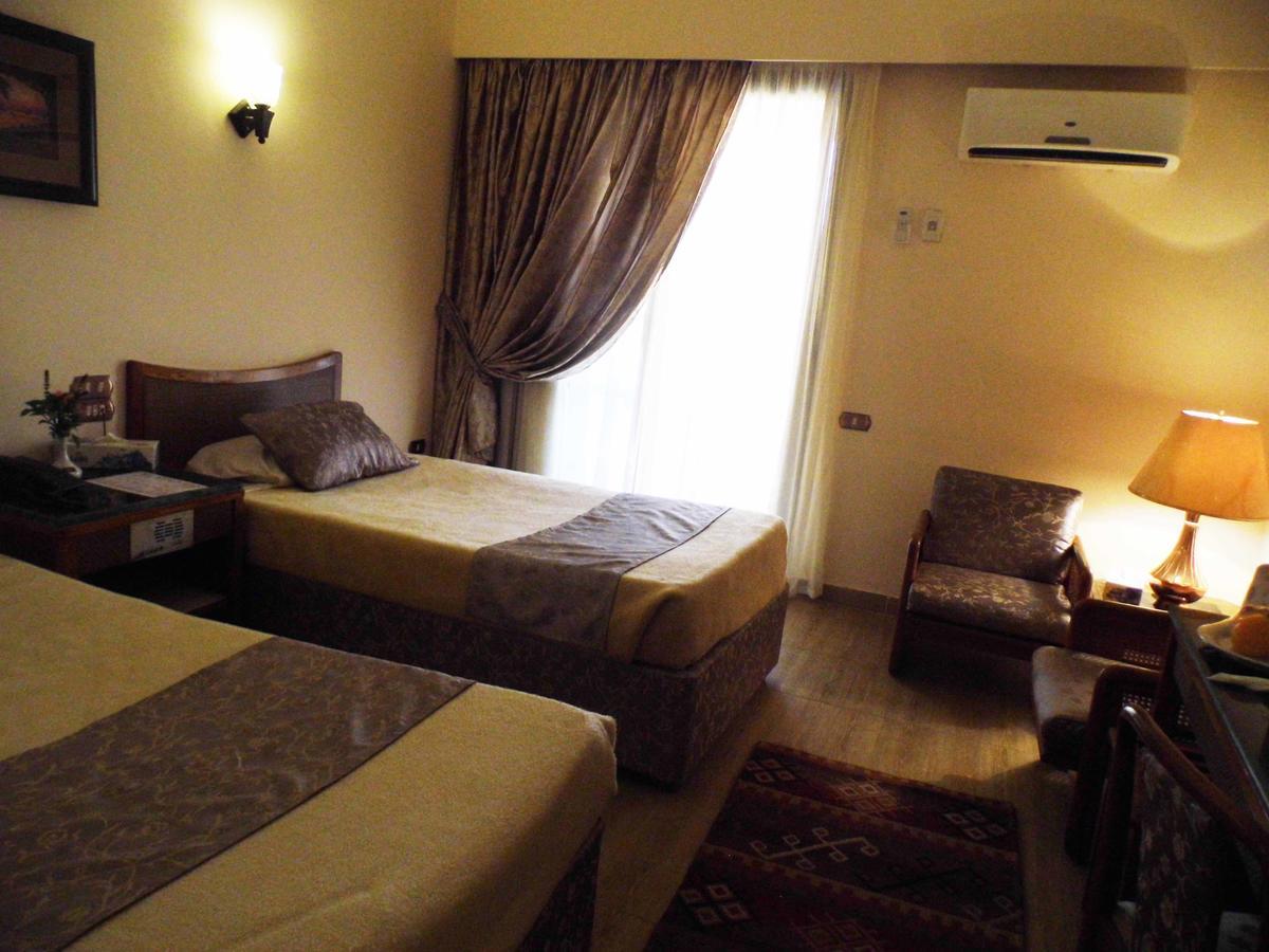 Mg Nefertiti Hotel 알 미니아 외부 사진